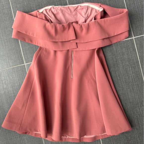 Off shoulder dress - size small or 6 - Picture 3 of 7